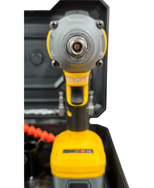 Vista frontal de la llave de impacto Acker Tools 320Nm, mostrando su estructura robusta, salida de impacto de 1/2 pulgada y diseño ergonómico