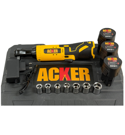Llave de trinquete inalámbrica Acker Tools 12V 80Nm en exterior, acompañada de 3 baterías de litio recargables y set de dados para uso profesional.